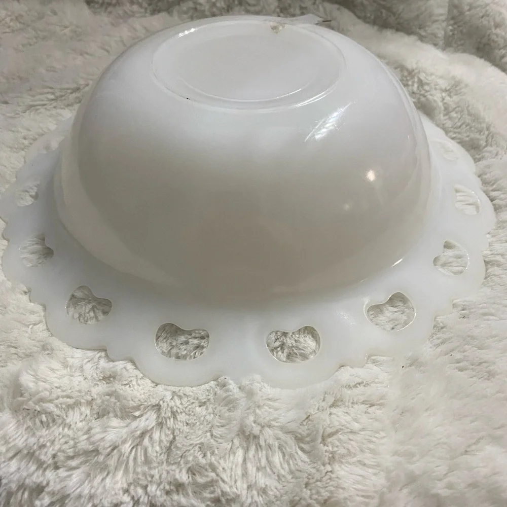 Milk glass bowl vintage antique - Picture 2 of 2